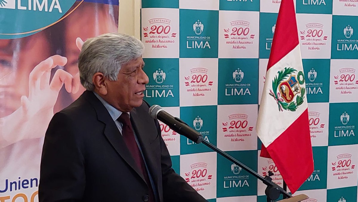 MuniLima's tweet photo. El Alcalde de Lima, Arq. Miguel Romero Sotelo, se reunió con miembros del directorio de @FundacionLima para contribuir al programa #ManosALaOlla que busca  brindar seguridad alimentaria a los sectores más vulnerables de la ciudad. https://t.co/Afp6f91vLs