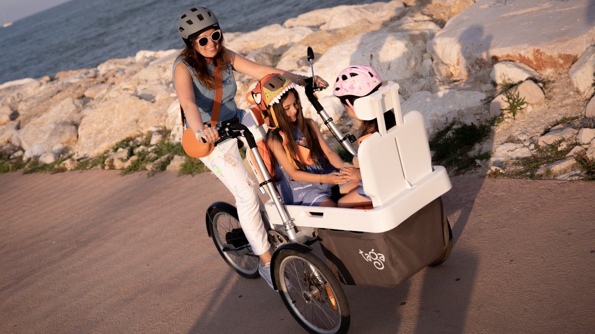 Le biciclette da carico oltre ad essere molto sicure per trasportare i bambini, sono anche un mezzo di trasporto molto divertente per tutta la Famiglia #genitoriefigli #bicipieghevole #bicielettrica #tagabike #tagabikes #cargobikes #cargobike #donnobikes #igogreen