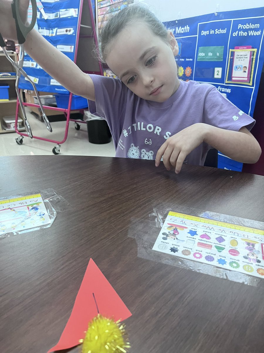Lillianrose28's tweet photo. Counting ice cream scoops using our tongs!  @NISDSpecialEd @NISDMurnin  #1stweekmath  #finemotorskillsandmath https://t.co/RSqbeY50aL