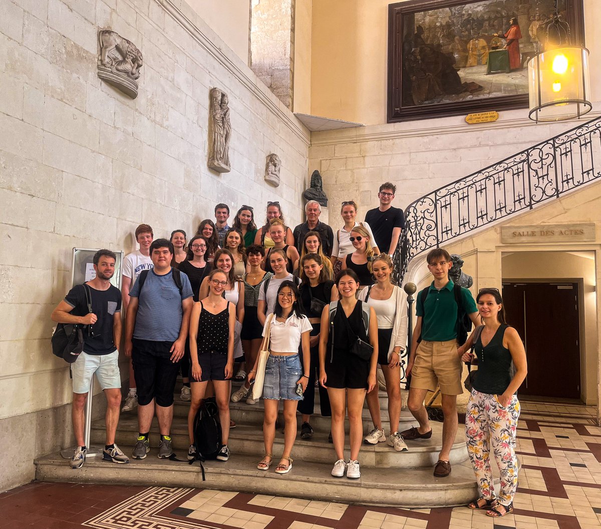 🇫🇷 Cette semaine à LSF nous sommes plus nombreux ! 😍
Nous accueillons 100 étudiants. Ils sont venus de partout dans le monde pour apprendre le français à l’école. Bienvenue à eux ! 
Notre équipe est ravie de les accueillir et de faire connaissance avec eux. 🤗
#NewLsf #visite