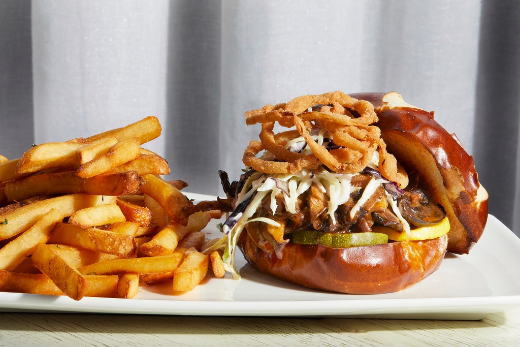 allsetDTSS's tweet photo. Today's a BBQ kind of day 🔥 ⁠
⁠
Stop by for lunch and dig into our Smoked Mushroom Sandwich. It packs a flavor punch that you need to try for yourself 🤤⁠
⁠
📸: @deblindsey https://t.co/MqCHRAH8sc