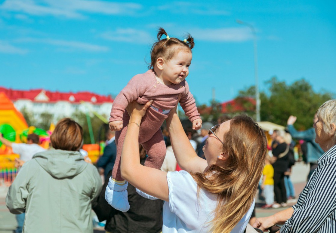 ПО ПУТЁВКАМ «МАТЬ И ДИТЯ» САНАТОРНО-КУРОРТНОЕ ЛЕЧЕНИЕ В АНАПЕ ПОЛУЧИЛИ БОЛЕЕ 100 СЕМЕЙ НАО
Кампания по оздоровлению окружных семей с детьми продолжается. В настоящее время в санатории «ДиЛуч» в Анапе находится 36 семей, санаторно-курортное лечение получают 46 детей округа.
#НАО