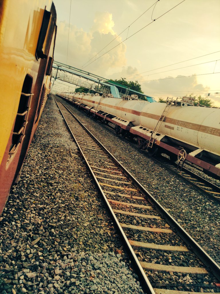 Ibrahim921818's tweet photo. A sun setting evening started towards a sun rising future,all the innovative minds of future are aiming towards the smart Indian hackathon 2022 we all are going to witnessing the greatest innovative event let's make it a grand success #FIREFIGHTERS #SIH2022 #PM_ModiAtSIHt #PMO https://t.co/zA50bcQceT
