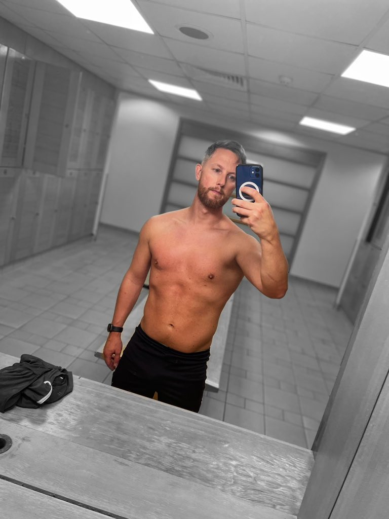 plantdad871's tweet photo. I’m not mad that Google Photos decided to jazz up my thirsty post gym pic https://t.co/BAnfONHfjI