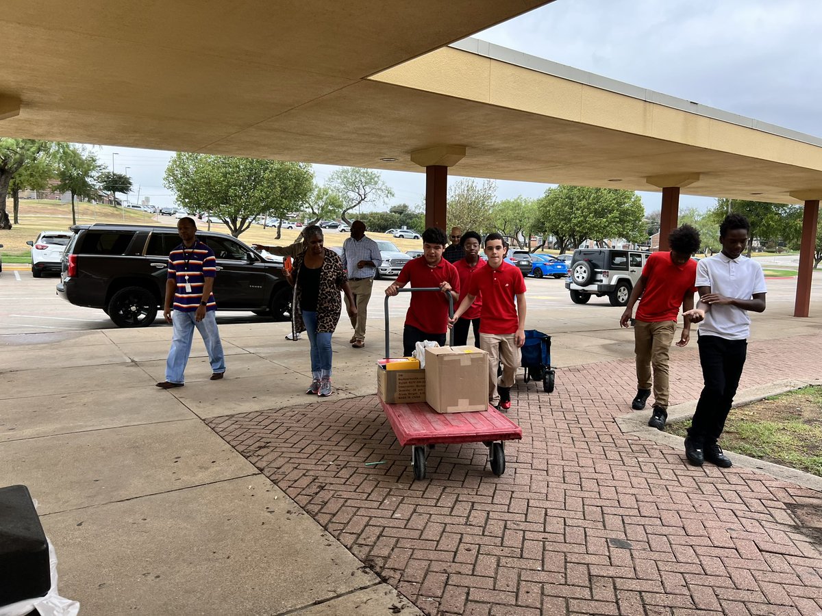 SamhoustonMS's tweet photo. A huge THANKS goes out to @AbbottNews Labs of Irving, TX for all of the school supplies that were donated to our AMAZING @SamhoustonMS students, teachers, and staff! We greatly appreciate your generosity!#ThePowerOfUs #TexanPride #samside https://t.co/N5pjDYXDq3