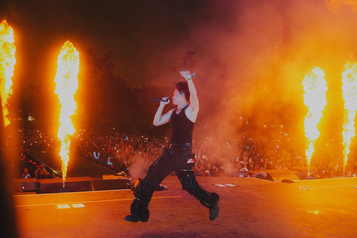 RlCHBRAIN's tweet photo. WICKED (yes, it HAS to be in uppercase) is the only word adequate enough to describe the magical occurrences in #HITCLA these past two days, especially last night. The energy was off the charts and there ain’t no one in sight who didn’t go batshit crazy throughout my performance. https://t.co/cp62WtlOTd
