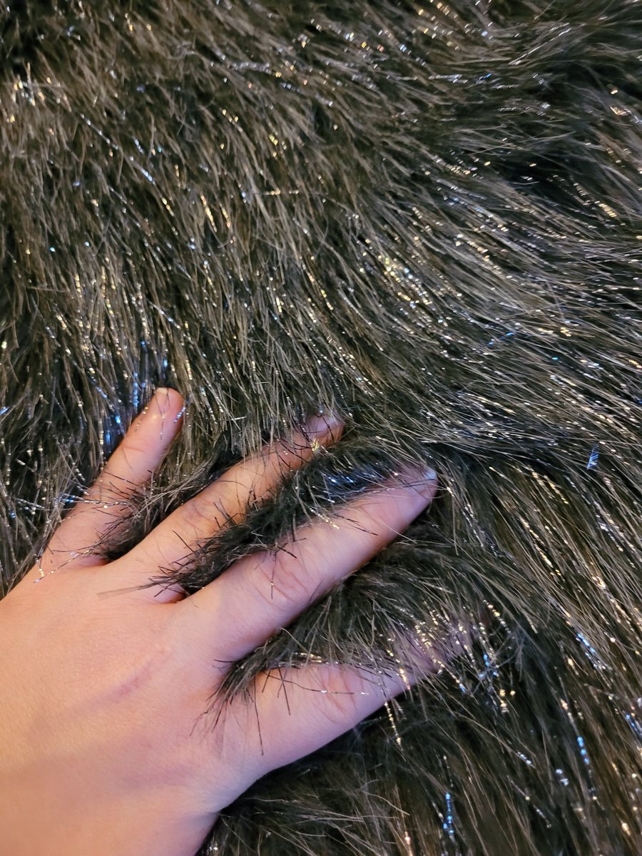 Pookauwa's tweet photo. Fur4sale https://t.co/XpYr68orgD