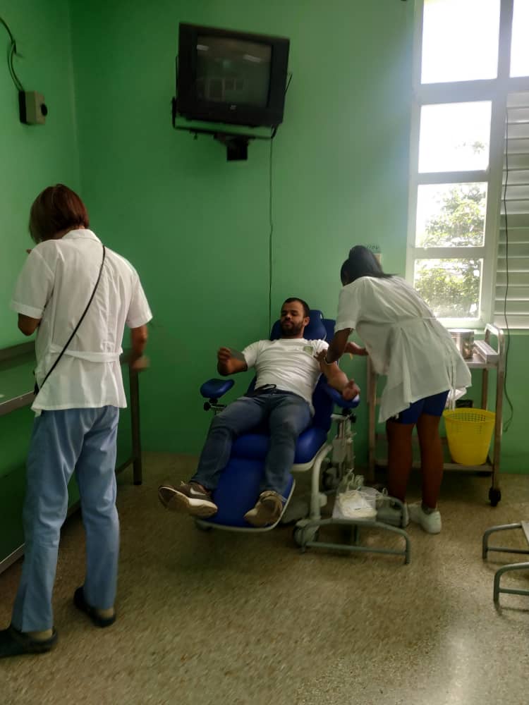 HQCalixtoGarcia's tweet photo. Nuestro banco de sangre  continua realizando extracciones de sangre, una labor que hace con mucho amor y sensibilidad humana.
@DPSHabana
 #CubaSalvaVidas #VamosPorMás #ACubaPonleCorazón #PorUnaMejorCalidadDeVida #TeamCalixto #NoAlBloqueoContraCuba #ABAJOELBLOQUEOACUBA https://t.co/4V5xDA67eM