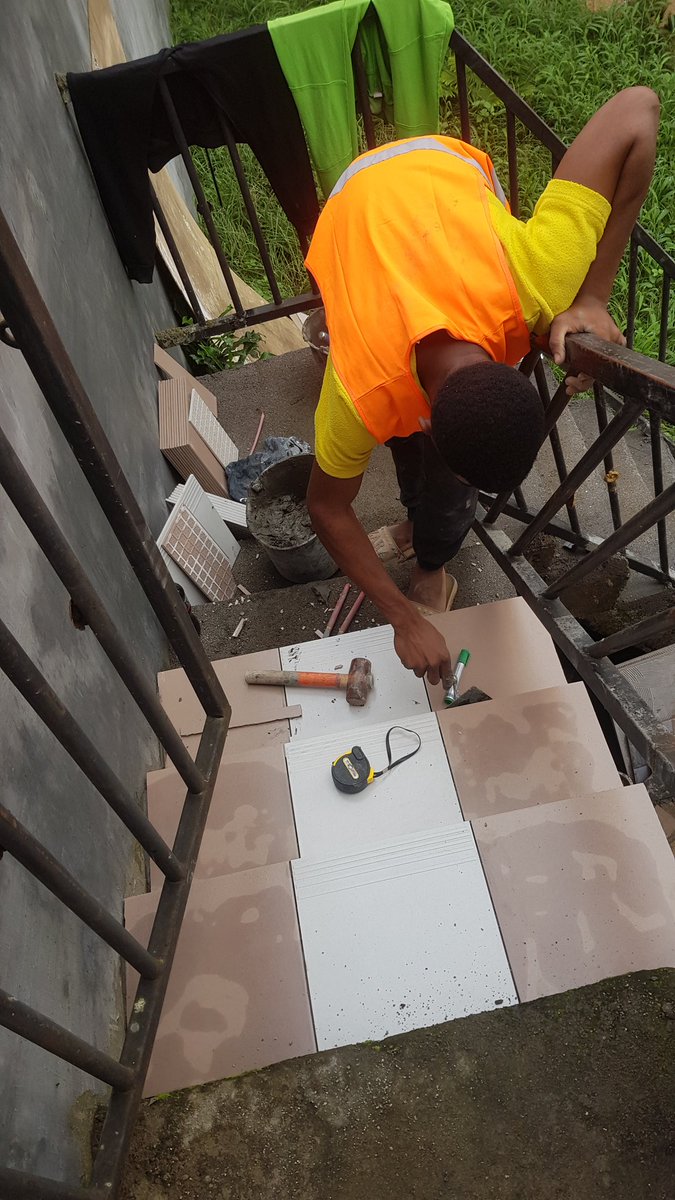 tise_wallor's tweet photo. it's another sunny day🌞 @tise_wallor already active, we are on the stairs right now getting to it complete👷‍♂️👷‍♂️👷‍♂️👷‍♂️.
https://t.co/WssYqLYyfh https://t.co/w8dfphntVa
