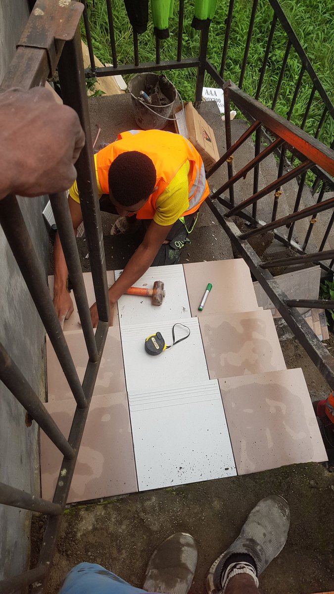 tise_wallor's tweet photo. it's another sunny day🌞 @tise_wallor already active, we are on the stairs right now getting to it complete👷‍♂️👷‍♂️👷‍♂️👷‍♂️.
https://t.co/WssYqLYyfh https://t.co/w8dfphntVa