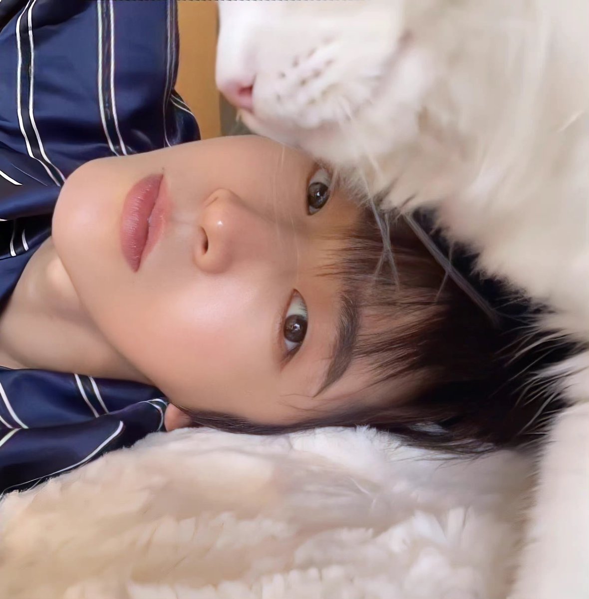 uni_lilyoooo's tweet photo. Happy 22nd birthday! You are always the cutest baby in my heart❤️❤️❤️

BEST WISH TO LIU YU
#Happy22ndBirthdayLiuYu https://t.co/C5CQchU00m