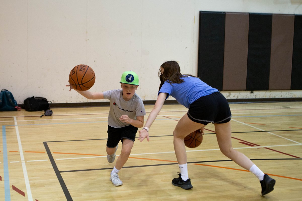 miniuprograms's tweet photo. Concentration and focus at it's finest during this game of knockout! 🏀
#MiniUPrograms #MiniMomentsBigImpacts #UManitoba https://t.co/u6NdWs8FtL