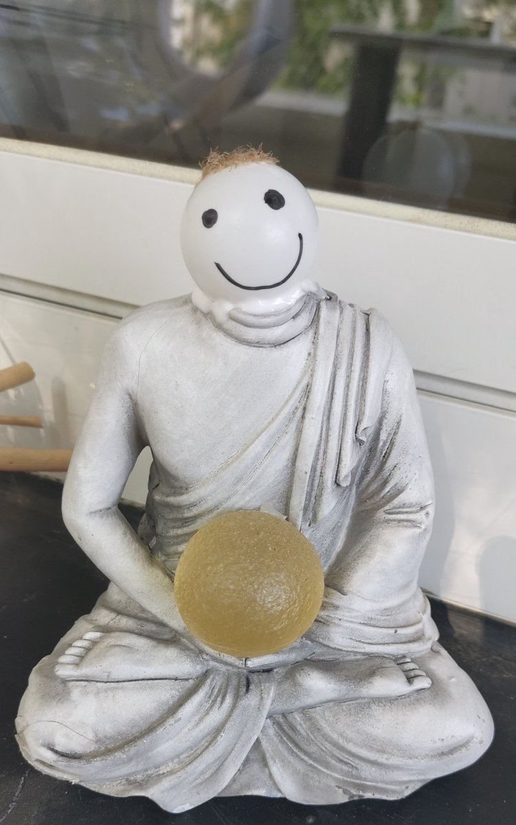 Irgendetwas stimmt mit Buddha nicht o.O 😂😂