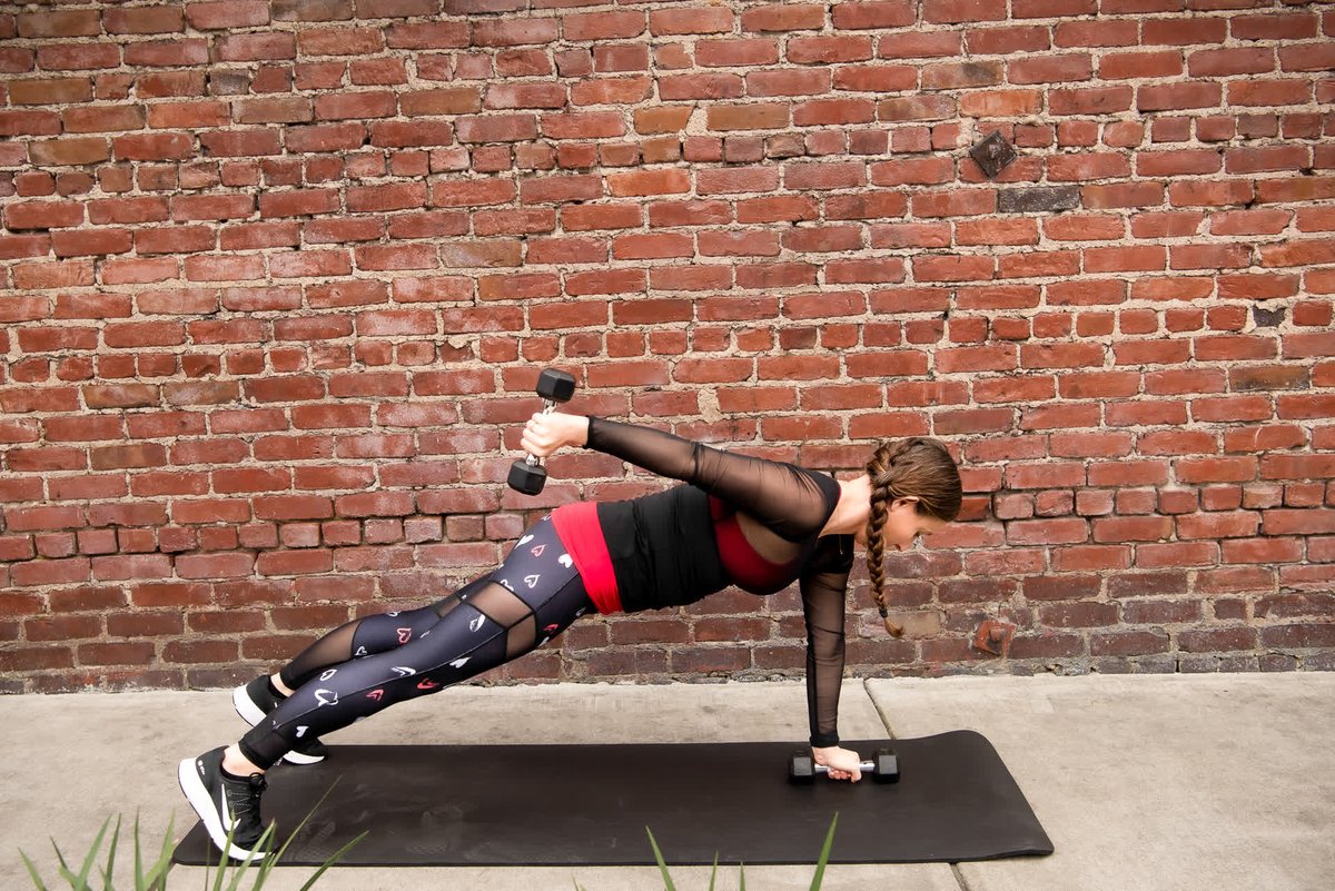 TrainerAlison's tweet photo. Do you work combo moves into your workouts?

If you are anything like me and you don't love doing the same workouts over and over, try combining moves like this plank with a triceps kick back. It will challenge you both physically and mentally! https://t.co/qg086iigKV