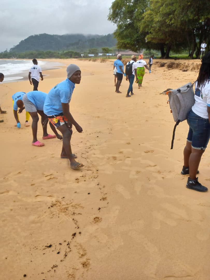 sierraleonesch1's tweet photo. One of our fourth cleanups was done on the 20th August 2022 at #KentBeach. We have three more to go in #MamaBeach, #LakkaBeach and #BurehBeach. Let's keep our beaches clean for lives below water. #plasticpollution #plasticfree
@AfricaCRP @teamseas @OurOcean @10Bill_Strong https://t.co/fWDr7hSIi1