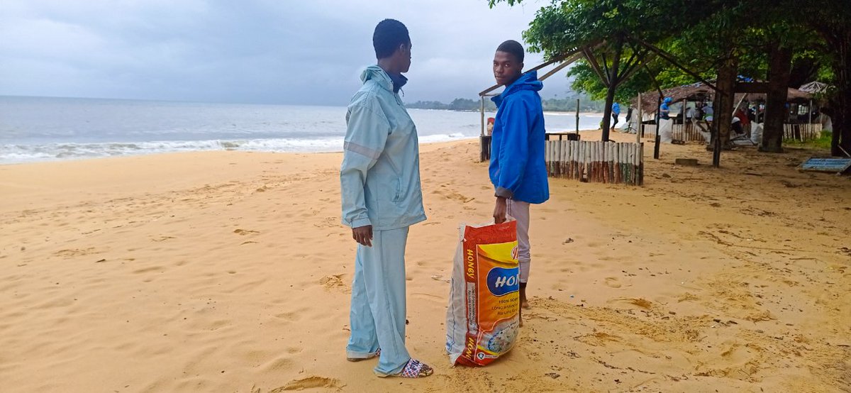 sierraleonesch1's tweet photo. One of our fourth cleanups was done on the 20th August 2022 at #KentBeach. We have three more to go in #MamaBeach, #LakkaBeach and #BurehBeach. Let's keep our beaches clean for lives below water. #plasticpollution #plasticfree
@AfricaCRP @teamseas @OurOcean @10Bill_Strong https://t.co/fWDr7hSIi1