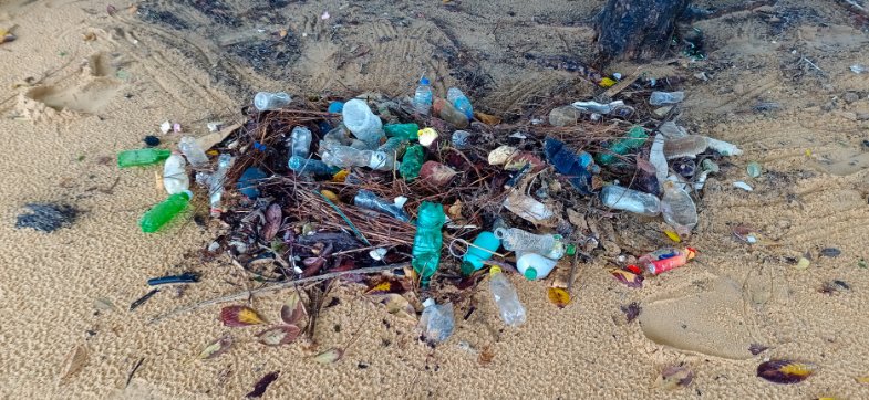 sierraleonesch1's tweet photo. One of our fourth cleanups was done on the 20th August 2022 at #KentBeach. We have three more to go in #MamaBeach, #LakkaBeach and #BurehBeach. Let's keep our beaches clean for lives below water. #plasticpollution #plasticfree
@AfricaCRP @teamseas @OurOcean @10Bill_Strong https://t.co/fWDr7hSIi1