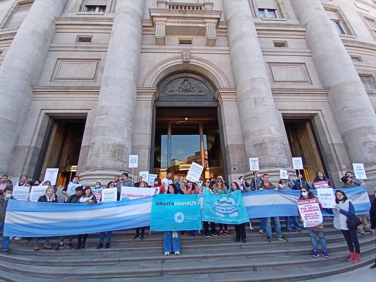 hipotecadosuva's tweet photo. #AHORA @BancoNacion el banco público que más créditos #HipotecadosUVA otorgó, el mayor verdugo de las familias trabajadoras . Freno a la #UsuraUVA !!
@sbatakis @ceciliamoreauok
@SergioMassa @alferdez @CarlosHeller https://t.co/ywkR9f6Hw5