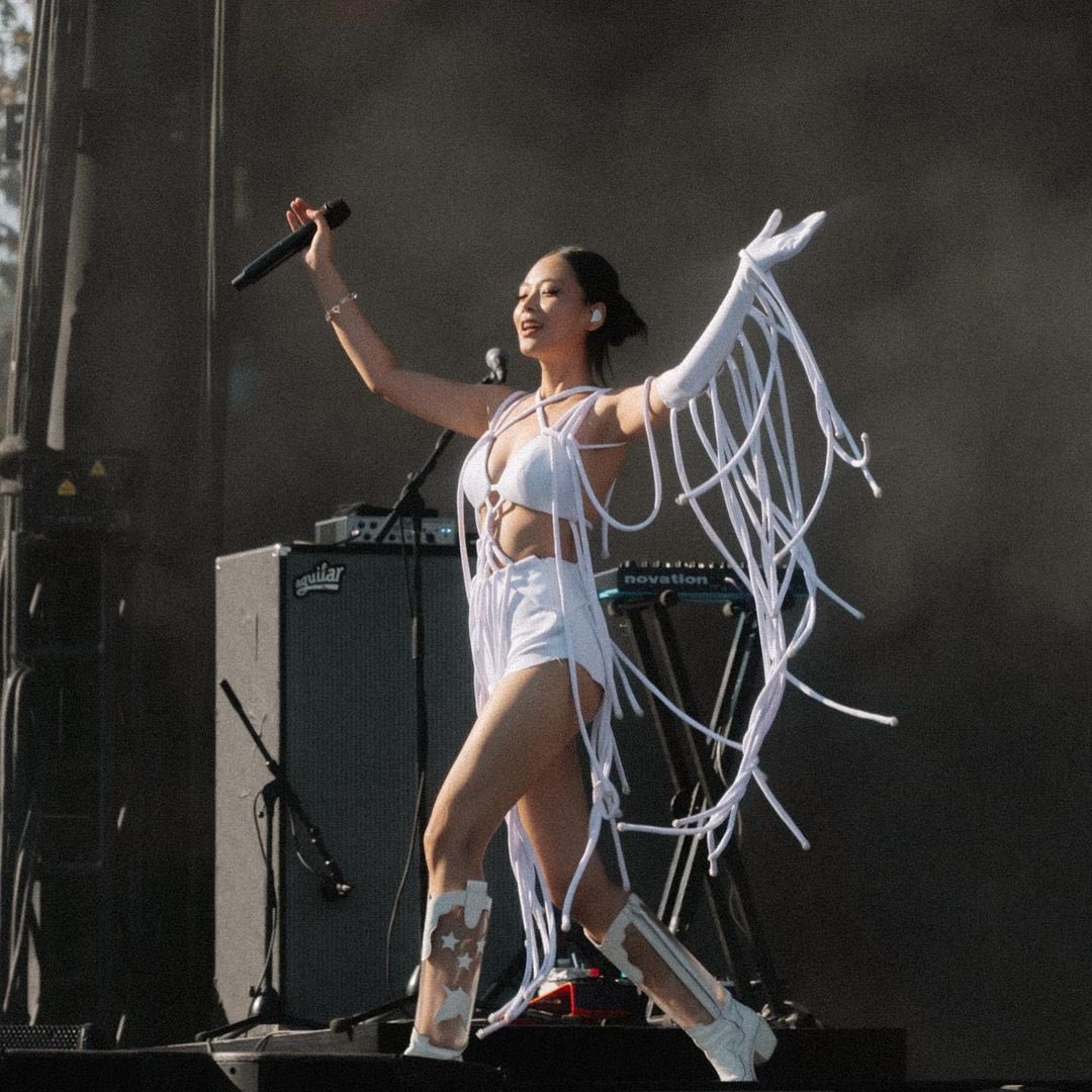 RlCHBRAIN's tweet photo. The rest of the performers were serving some sick stages too so it’s definitely safe to say that #HEADiNTHECLOUDS  is one of the best music festival held this year so far and believe me, this is a hundred percent unbiased opinion. https://t.co/NMKAoV73AX