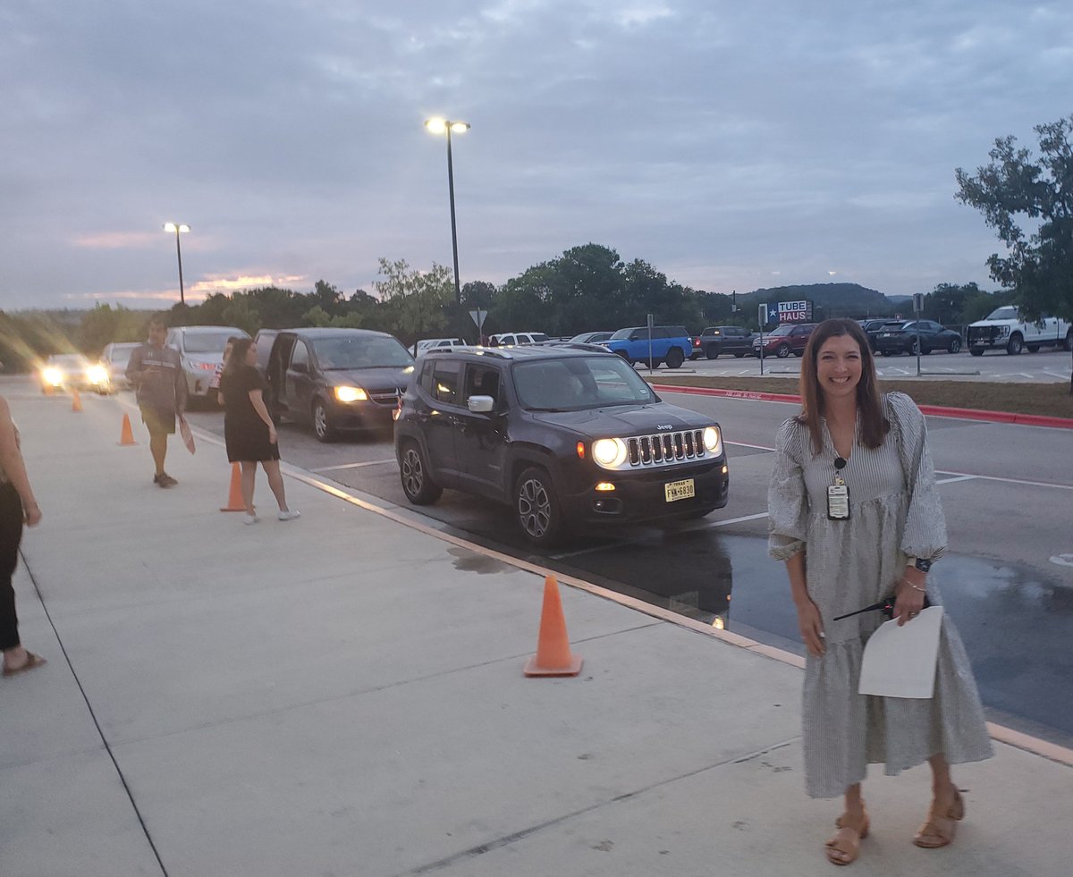 halejenny's tweet photo. So many fabulous smiles to start the First Day of School at Mountain Valley ES this morning!  @andreapatrick @lisajimenezAP #comalisd #comalfirstday https://t.co/ffC2w9xWI2