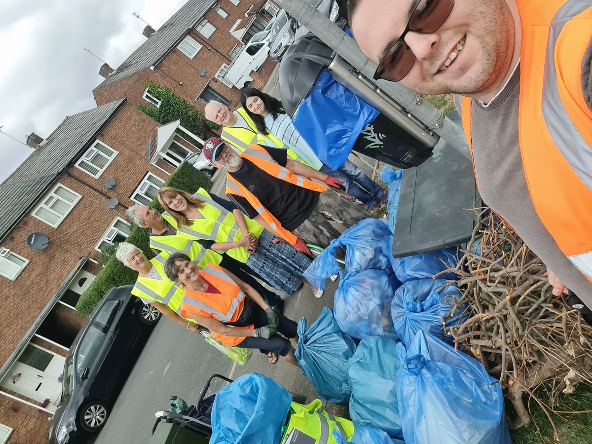 (Location Change) 

Big Clean Up picks Quinton Pool 

Join us 

This Sunday morning at 11am 

We have moved back to Quinton pool this week as it need a good litter pick again. 
We will be litter picking for 1.5 hours (Weatherpermitted) 
Meeting at the outside gym across from asda