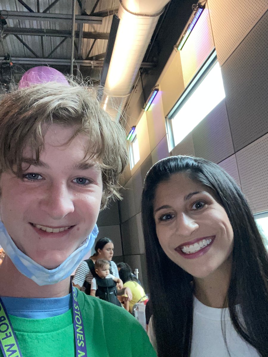 H2SOLD's tweet photo. @LaurenFabrizi @News12CT @steppingstones @JonathanCubit12 @SteveTeelingWX @beckysurran @ericlandskroner @Brittm_tv My hard working nephew Gavin volunteers at Stepping Stones many hours a week and was thrilled to meet you @LaurenFabrizi !😀 https://t.co/m8GOoD0iMG