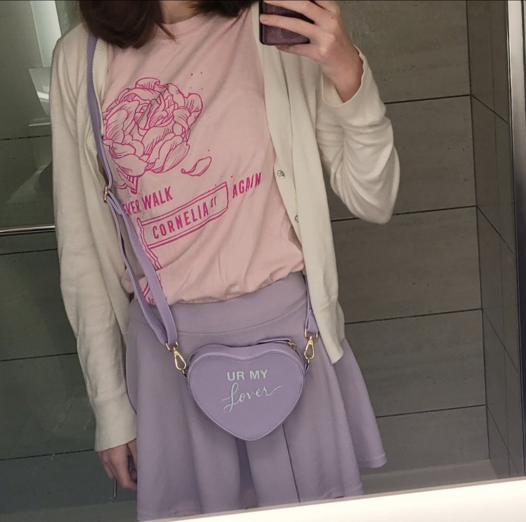 swiftiewitch's tweet photo. @ele_wonder_land @taylornation13 @taylorswift13 #3YearsOfLover essentials:
Skip down 16th Avenue, wear Lover merch, walk Cornelia Street, and paint your nails to match Lover! https://t.co/NNY141Arru
