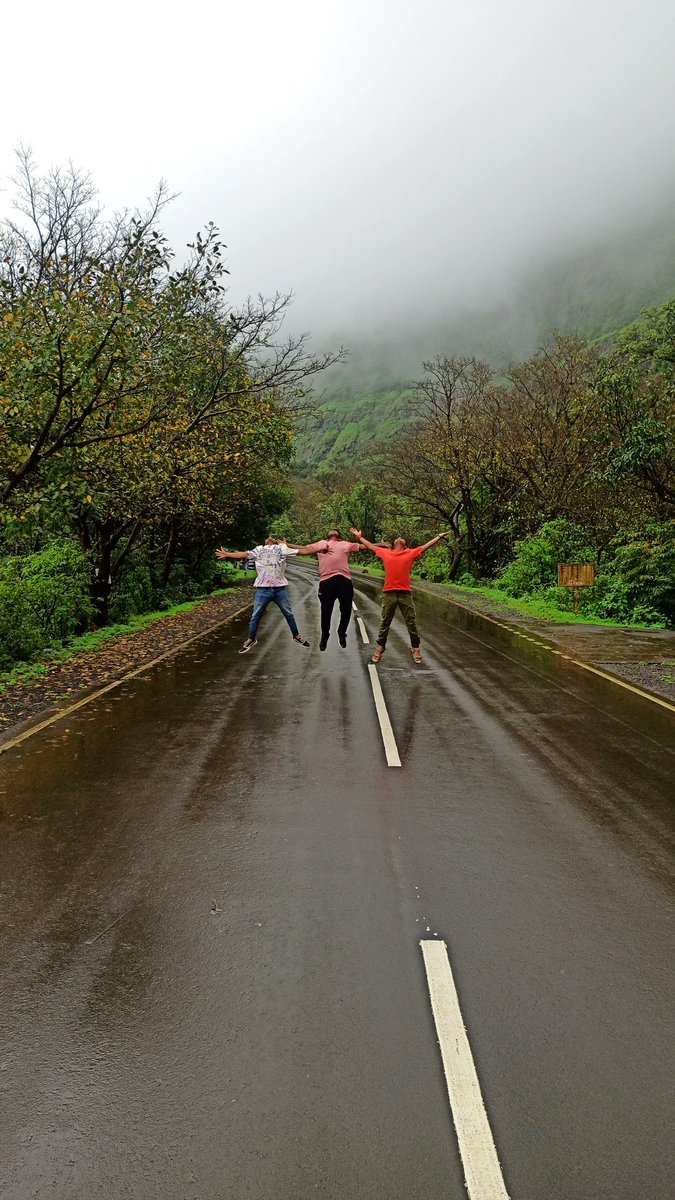 SantoshYele4's tweet photo. Tamhini ghat 💜🍃
#ताम्हिणीघाट
#tamhinighat
#trekkerterroristen
#mulshilake
#tatalake https://t.co/Ib6Lwc74Ev