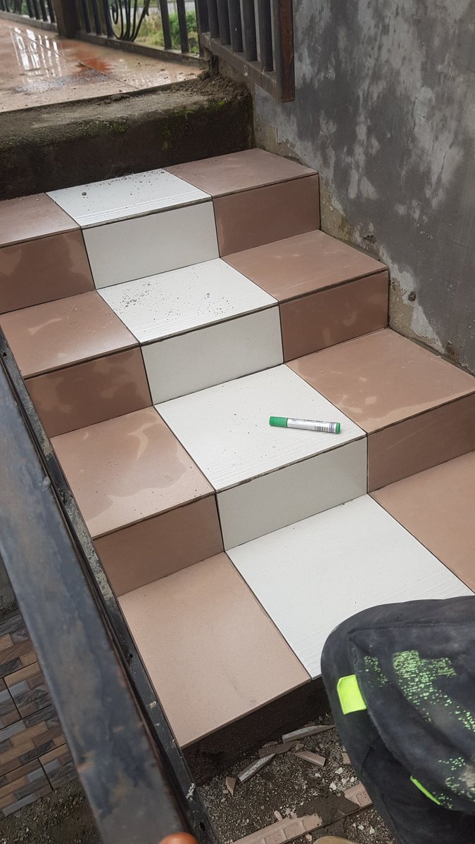 tise_wallor's tweet photo. Hello guys  we are walking down the stairs right away Tise_wallor .👷‍♂️👷‍♂️👷‍♂️👷‍♂️
https://t.co/WssYqLYyfh
#civilengineering #tiles #constructionnews https://t.co/1ppJUoI3Wo