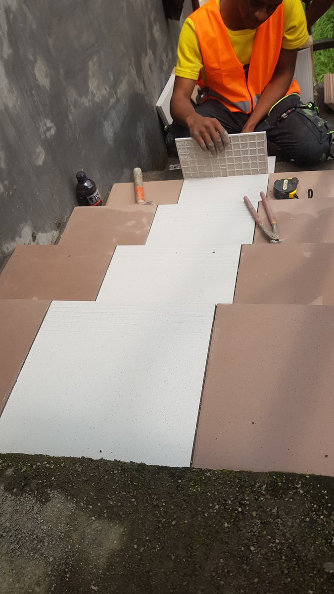 tise_wallor's tweet photo. Hello guys  we are walking down the stairs right away Tise_wallor .👷‍♂️👷‍♂️👷‍♂️👷‍♂️
https://t.co/WssYqLYyfh
#civilengineering #tiles #constructionnews https://t.co/1ppJUoI3Wo