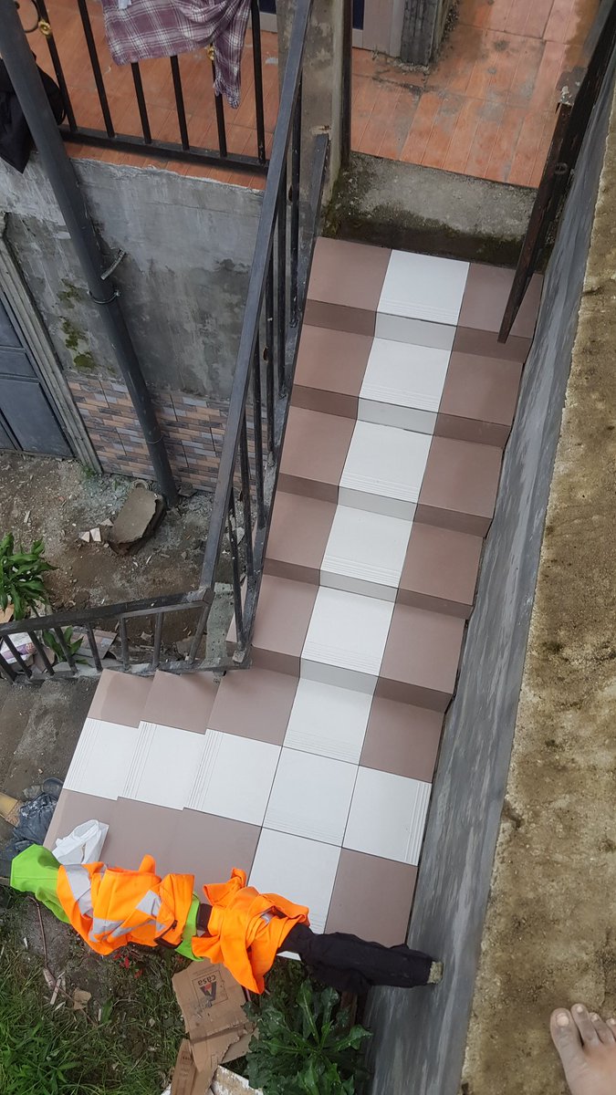 tise_wallor's tweet photo. Hello guys  we are walking down the stairs right away Tise_wallor .👷‍♂️👷‍♂️👷‍♂️👷‍♂️
https://t.co/WssYqLYyfh
#civilengineering #tiles #constructionnews https://t.co/1ppJUoI3Wo