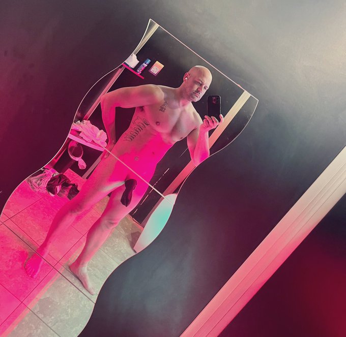 What would you do if you caught me in the tanning bed like this? https://t.co/nHeUumfbiz<a href="/tag/birthday"class="tags"><span>#birthday</span></a><a href="/tag/birthdayboy"class="tags"><span>#birthdayboy</span></a><a href="/tag/aquarius"class="tags"><span>#aquarius</span></a><a href="/tag/lfg"class="tags"><span>#lfg</span></a>
