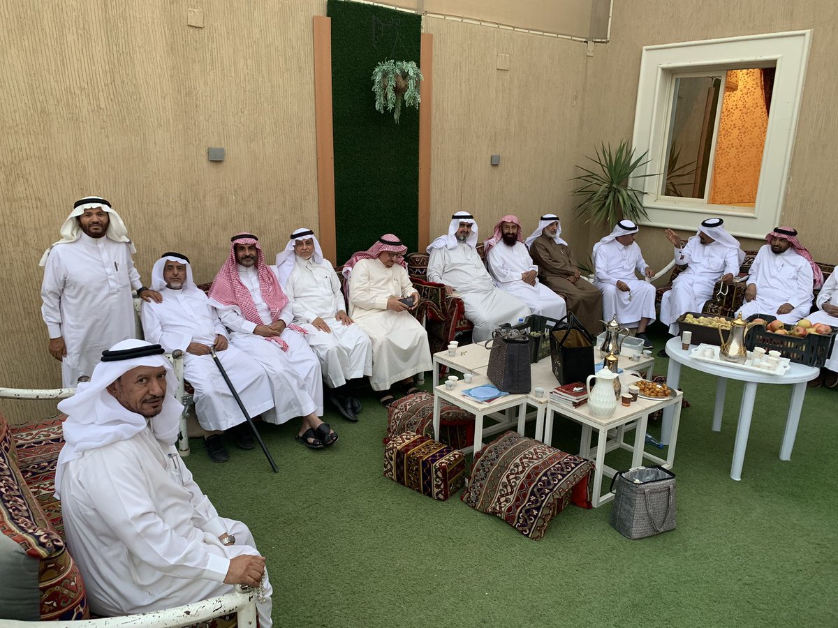 abdulalmosa615's tweet photo. خمسون عاماً من بعد التخرج من معهد ابها العلمي عام ١٣٩٥/٩٤ هـ ولازال التواصل بين المجموعة ويجمعهم قروب عددهم اكثر من ٤٠ عملوا في شتى قطاعات الدولة وهم جميعاً متقاعدون https://t.co/GSGJsMwvMS