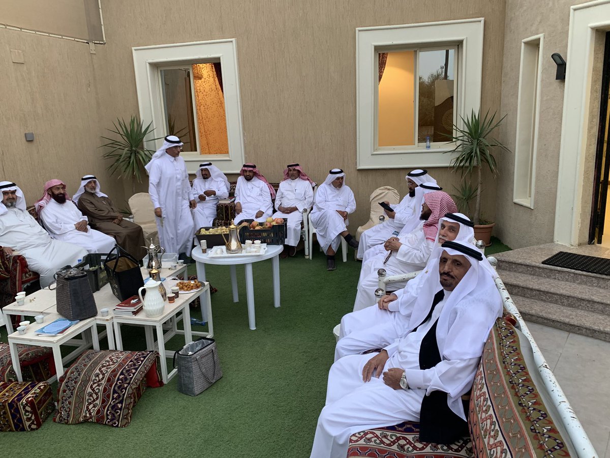 abdulalmosa615's tweet photo. خمسون عاماً من بعد التخرج من معهد ابها العلمي عام ١٣٩٥/٩٤ هـ ولازال التواصل بين المجموعة ويجمعهم قروب عددهم اكثر من ٤٠ عملوا في شتى قطاعات الدولة وهم جميعاً متقاعدون https://t.co/GSGJsMwvMS
