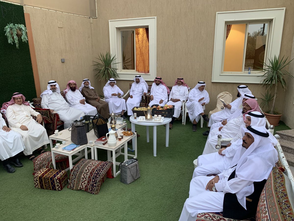 abdulalmosa615's tweet photo. خمسون عاماً من بعد التخرج من معهد ابها العلمي عام ١٣٩٥/٩٤ هـ ولازال التواصل بين المجموعة ويجمعهم قروب عددهم اكثر من ٤٠ عملوا في شتى قطاعات الدولة وهم جميعاً متقاعدون https://t.co/GSGJsMwvMS