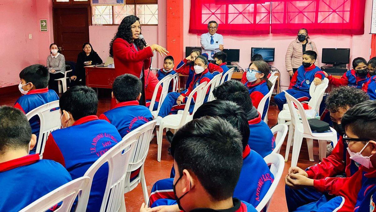 AdventistaMiCOP's tweet photo. En la Escuela Raymondi del Distrito de Ventanilla se lleva a cabo una charla de prevención contra la violencia en el marco de la Campaña #BastaDeSilencio. 

A esta importante actividad nos acompaña la Directora del Min. Mujer de @AdventistasUPN. Hna. @ElenaZRojas https://t.co/GGwCrjKcDy
