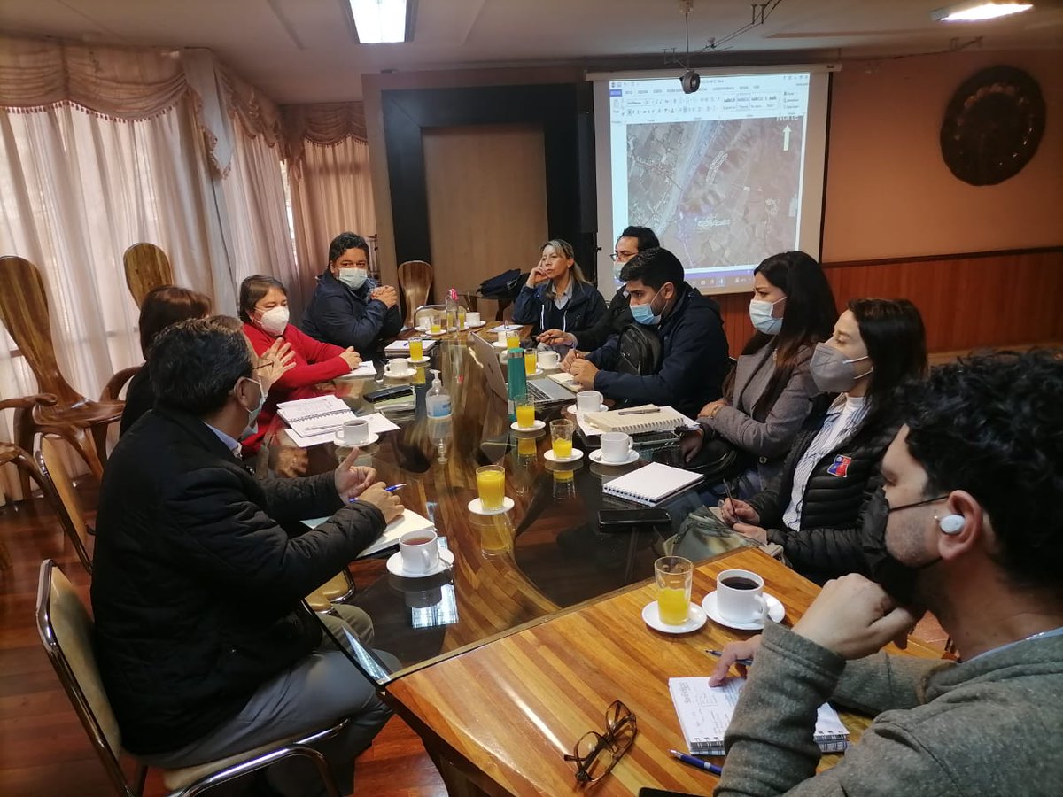 🔵 La Alcaldesa de <a href="/munisanfelipe/">Municipalidad de San Felipe</a>, Carmen Castillo se reunió con el Alcalde de <a href="/MuniPutaendo/">MuniPutaendo</a> Mauricio Quiroz y el Director R. de Obras Hidráulicas de #Valparaiso para buscar junto a la ACHM, soluciones APR para enfrentar con alternativas la crisis hídrica que afecta al territorio