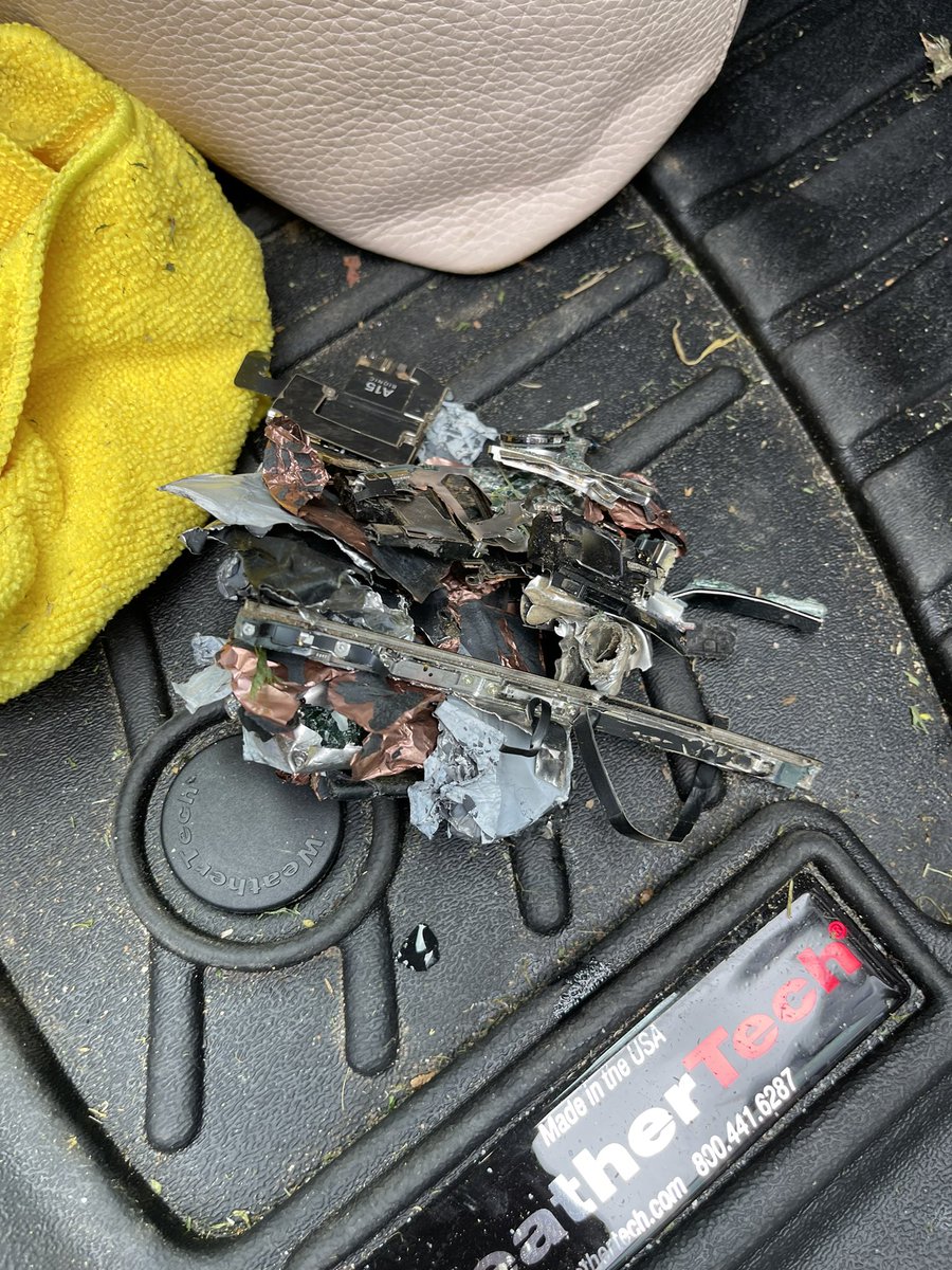 lyndajenkins71's tweet photo. This is what happens to an iPhone 13 pro max when you run over it with the lawnmower ๐คฆโโ๏ธ๐คทโโ๏ธ๐ฌ#Gone #NoMore #nowords #notmyphone https://t.co/nm2ykmDI2Z