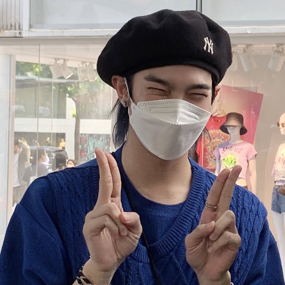 yachtnosauruss's tweet photo. ปลากระบิวตาหยีทุกครั้งที่เจอแฟนคลับ 💙
#Beyourluve #BuildJakapan https://t.co/wXe04j1q9J