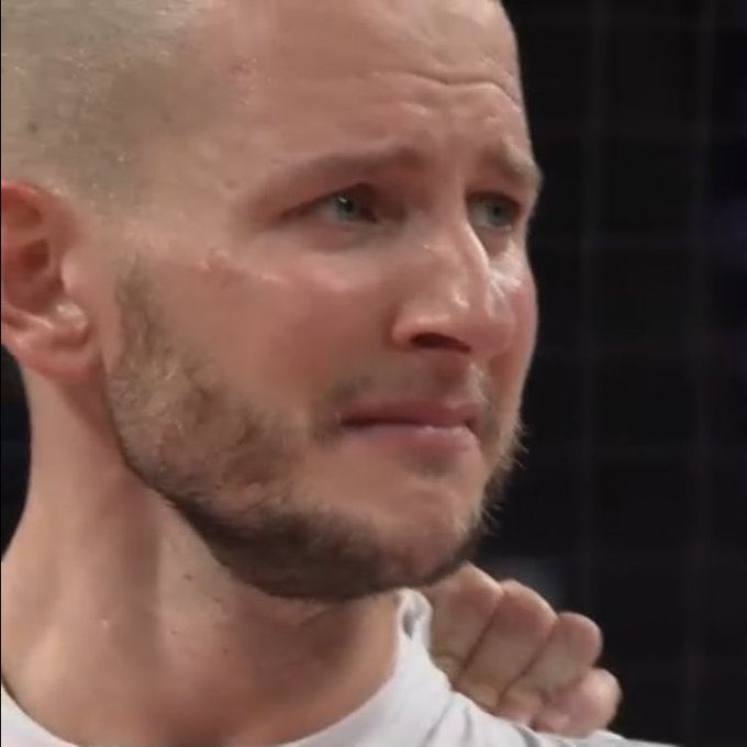 nuvs98's tweet photo. Siatkarze kiedy kibic im napisze ze słabo serwują vs piłkarze kiedy każdy kibic reprezentacji wyzywa ich od jebanych kurew przez 6 lat https://t.co/pgNUqsKL8q