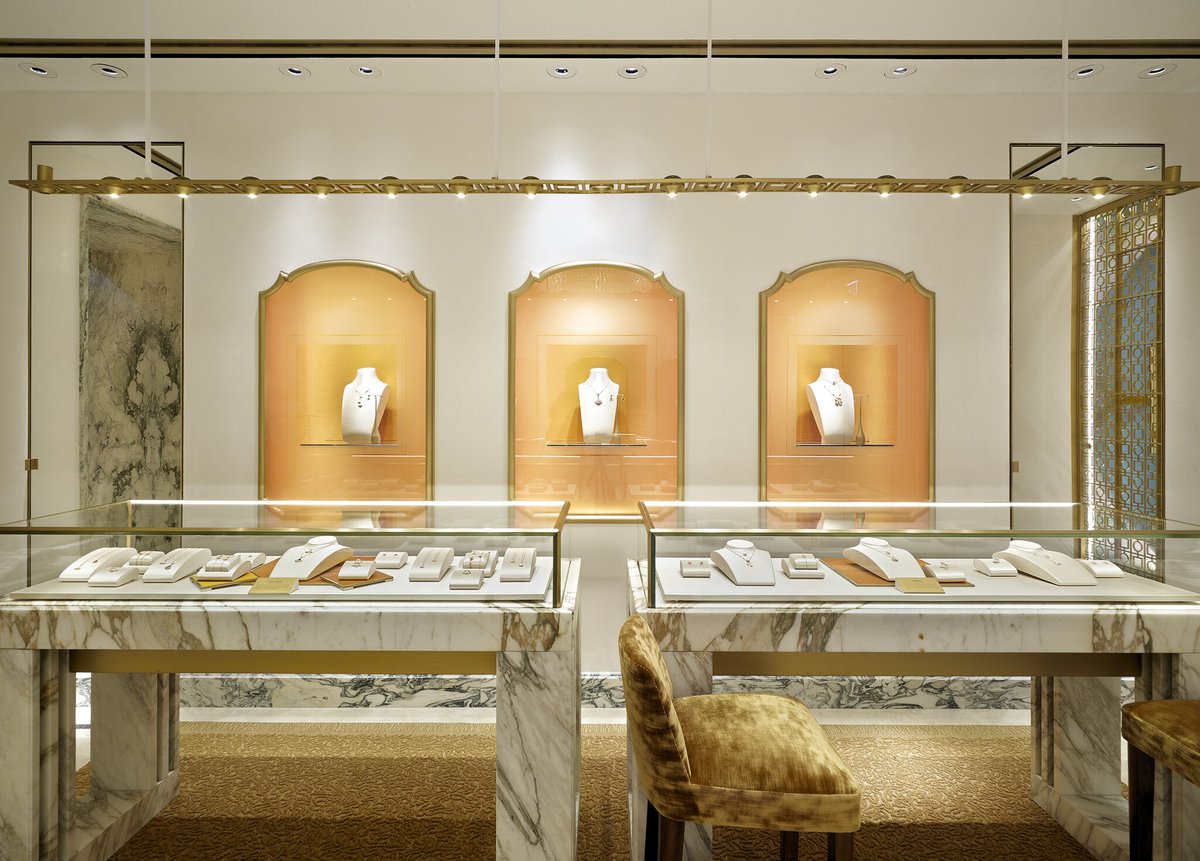 cppluxury's tweet photo. Bulgari opens new flagship boutique in Vienna at Kohlmarkt
https://t.co/YiXEvu4rM9
#Bulgari #BulgariVienna #Vienna #Wien #Kohlmarkt #luxury #luxurywatches #luxuryjewellery #watches #jewelry #luxuryaccessories #luxuryboutique #PeterMarino #LVMH @LVMH @Bulgariofficial https://t.co/EGaRgkVphl