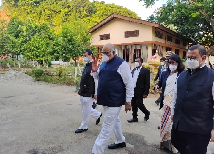 sharma_barnali's tweet photo. Honourable Chief Justice R. M. Chhaya of Gauhati High Court accompanied by Hon. Justice N. K. Singh and Hon. Justice S. Saikia visited the Central Jail Guwahati, today and inspected the prison premises.
#Guwahati #AssamPrisons https://t.co/qFPPFcz25g