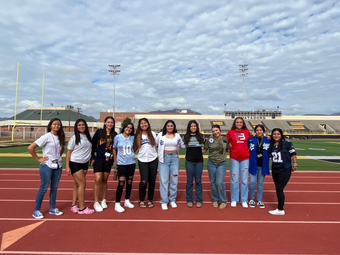 Coming out to show our team spirit for “TEAM TUESDAY” ! On our first spirit week at THE PARK!〽️🥎#softball #ParklandHighSchool <a href="/ParkSoftball11/">Parkland_Softball</a> @Coach_Rocha2 <a href="/phsmats/">Parkland Matadors</a>