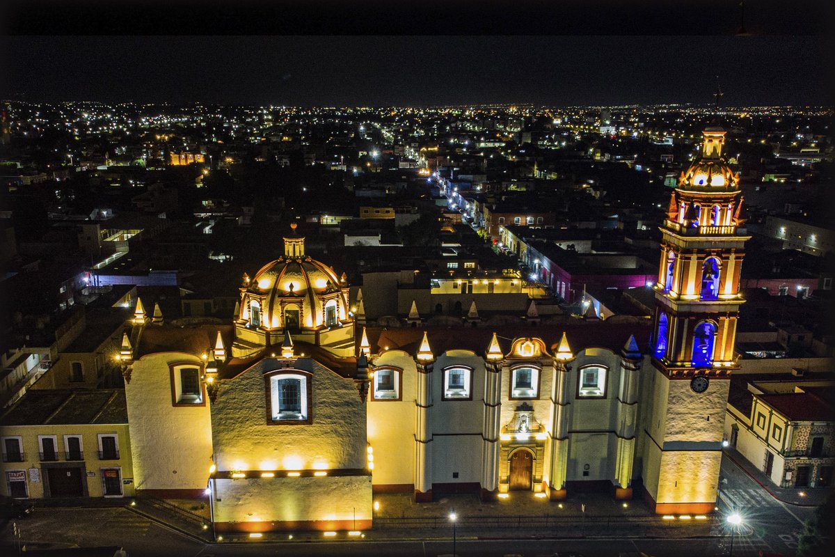 TelevisaPuebla's tweet photo. 🌃😍Hermosas postales de San Pedro Cholula de noche. 
📸Elyel Cacalo y SECTUR México https://t.co/P0zAQ0c3US