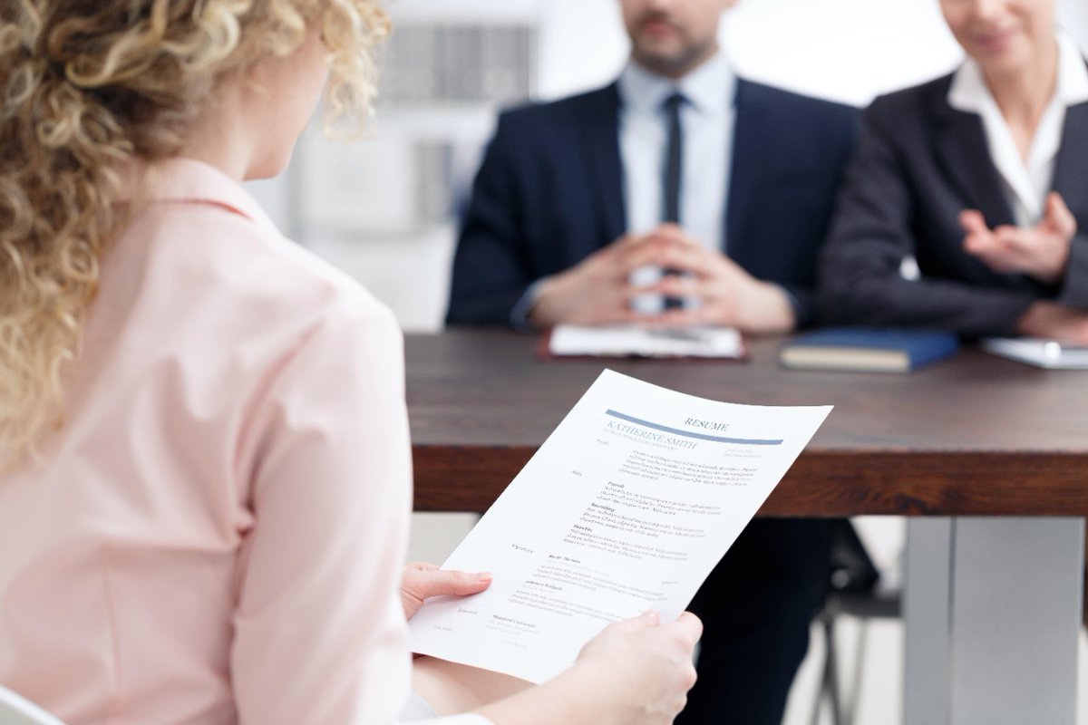 UniversiaPT's tweet photo. De certeza que já te questionaste sobre se deves ou não ter fotografia no CV e qual é a que mais se adequa ao Linkedin. Lê já as nossas dicas sobre o assunto em https://t.co/Dy20hZGQQT https://t.co/vo8NNFVVNN