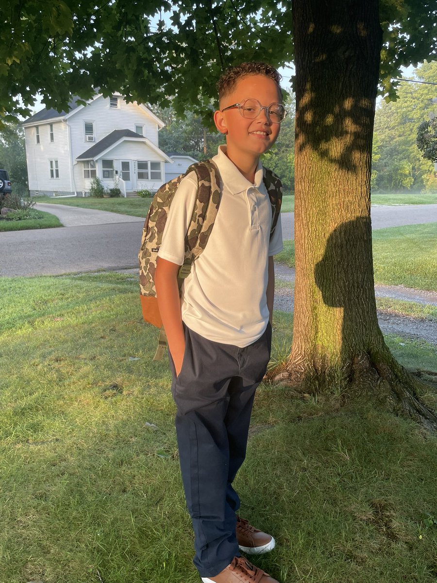 AmpAnderson_'s tweet image. Young king go be great today!!! 5th grade!! My dawg! 👑#CarterMack