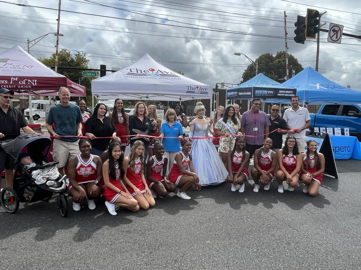 MyOwnMagic_'s tweet photo. Such a wonderful day today at Food Trucks on The Ave! Cinderella and Belle met so many amazing new friends &amp; made memories to last a life time! They cannot wait to tell their friends about today!
•••
Make sure to contact us today for some magical moments! 💙✨🌹💛 https://t.co/4cL9Zz7YoW