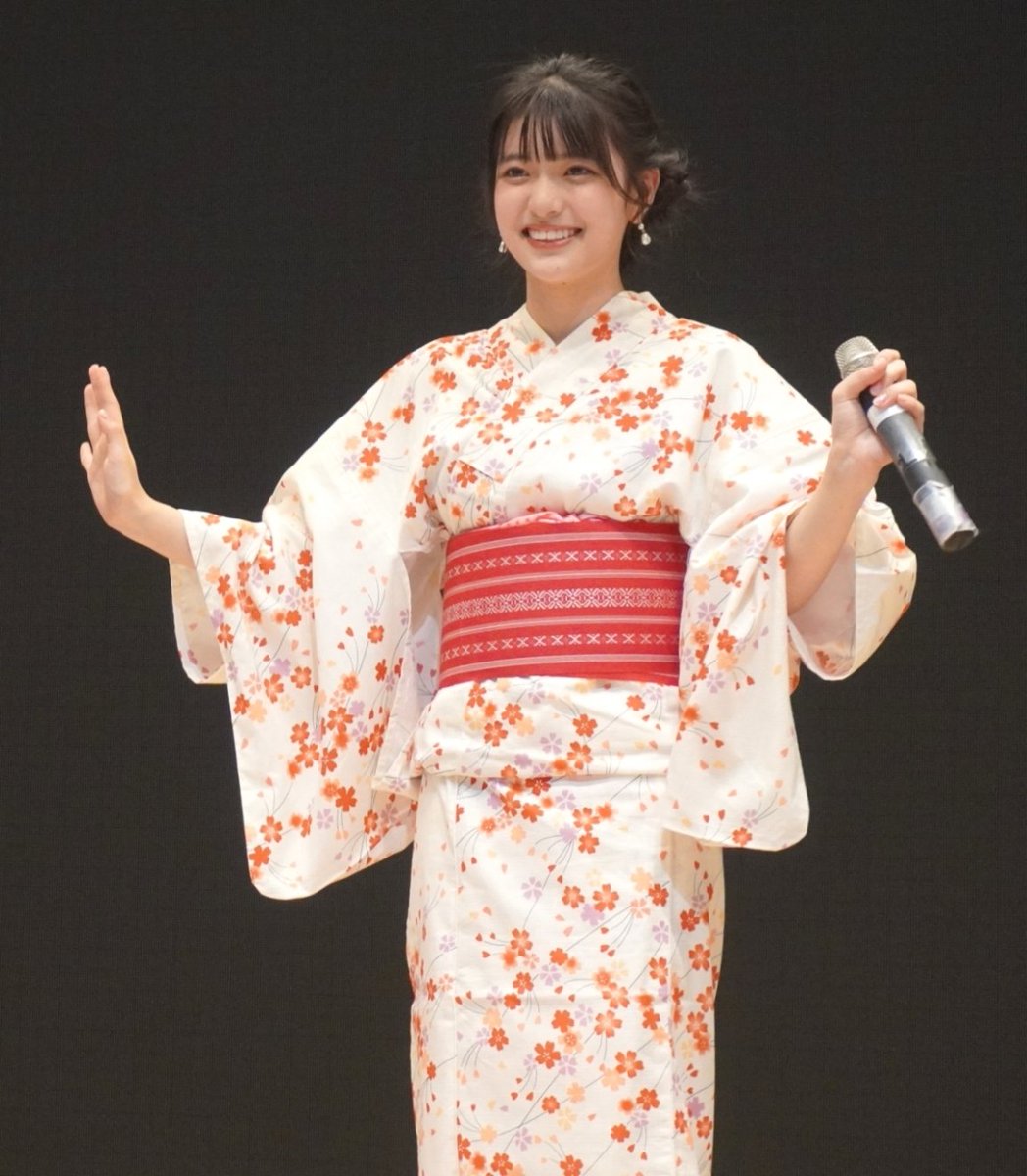 chataro99's tweet photo. 2022.8.21
#LOVEROUTINE 配信リリース記念イベント@アリオ八尾
撮可タイム②
ヒマリちゃんめっちゃいい柄の浴衣!大人っぽくて素敵やった
アリサちゃんも華やかで「お祭りではしゃぎまくってる小学生」のイメージから「浴衣の似合うお姉さん」になってた
#織田ひまり
#吉田有梨沙 https://t.co/0RBOzVhcIq