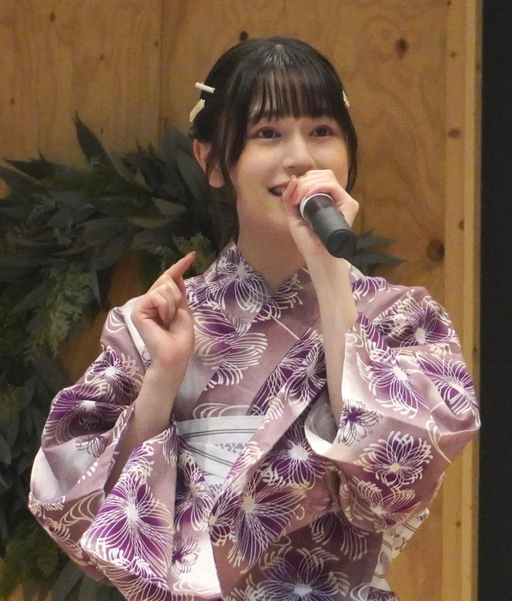 chataro99's tweet photo. 2022.8.21
#LOVEROUTINE 配信リリース記念イベント@アリオ八尾
撮可タイム②
ヒマリちゃんめっちゃいい柄の浴衣!大人っぽくて素敵やった
アリサちゃんも華やかで「お祭りではしゃぎまくってる小学生」のイメージから「浴衣の似合うお姉さん」になってた
#織田ひまり
#吉田有梨沙 https://t.co/0RBOzVhcIq