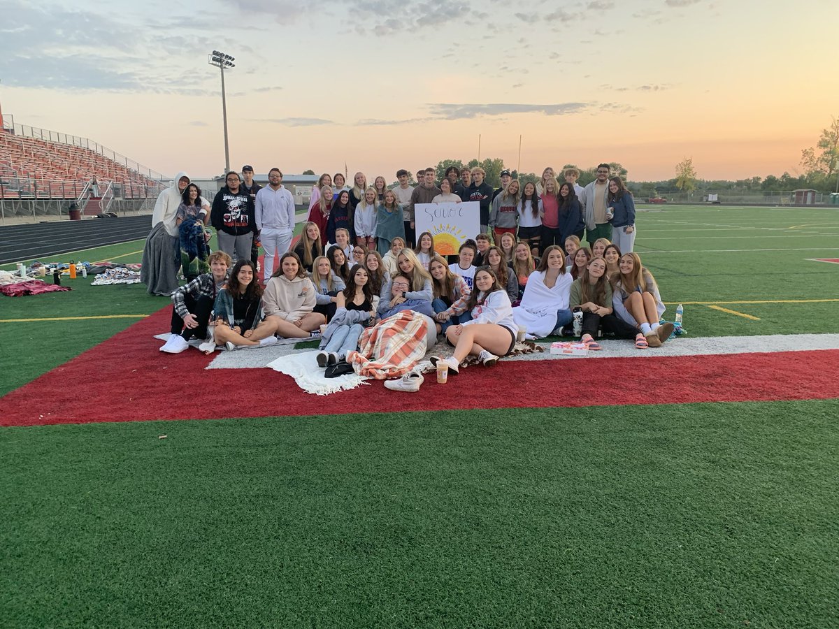 SequoitSenate's tweet photo. Rise and shine☀️ senior sunrise was a success! https://t.co/lzTUbxoKlc